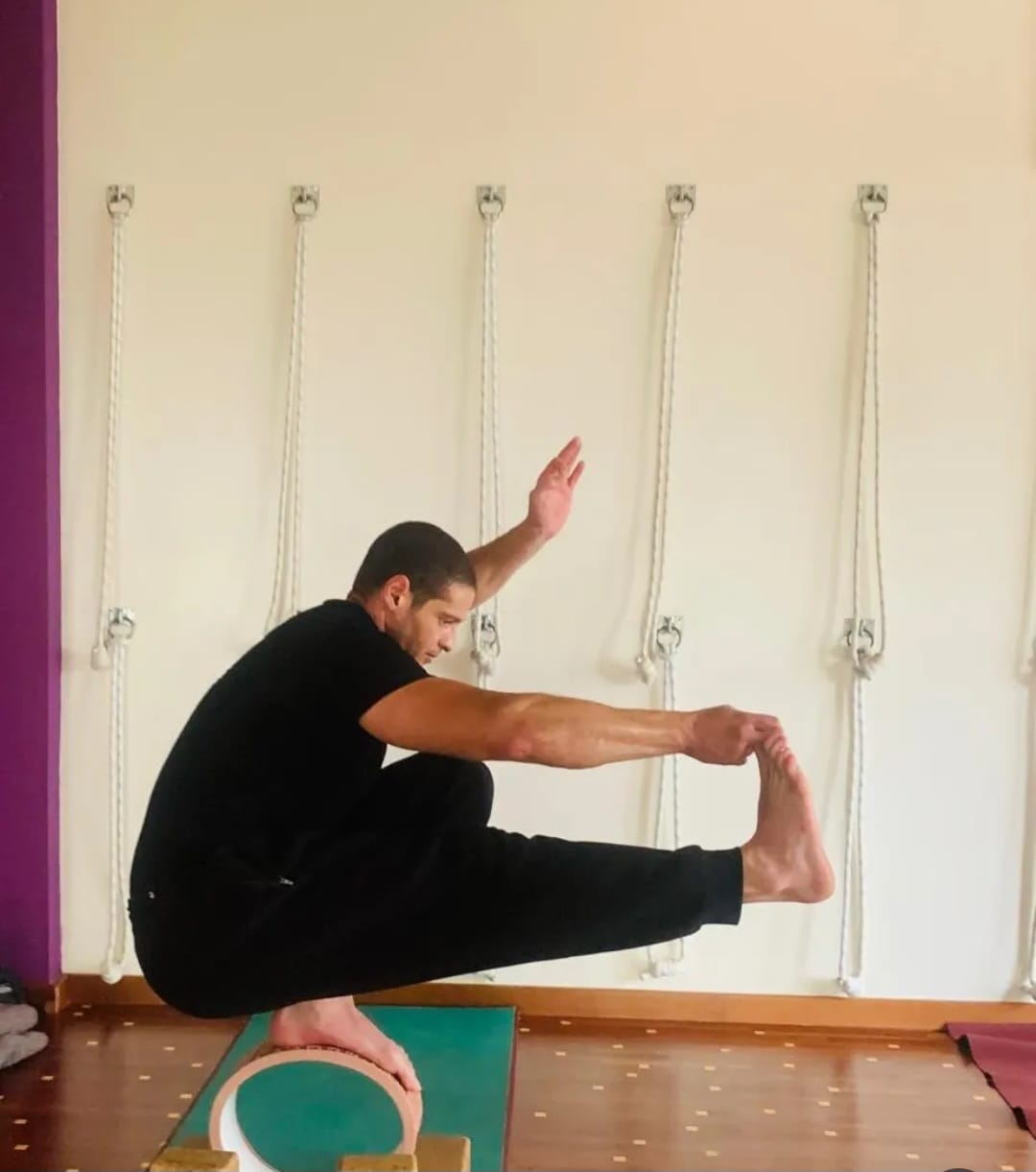 Youssef Oudghiri, professeur de yoga certifié Yoga Alliance USA à Casablanca